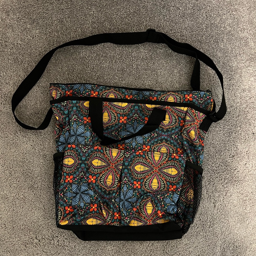 Zip top organizer tote